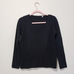 Tahari v-neck soft knit sweater roll hem black M